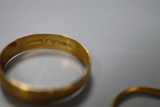 Two 22ct gold wedding bands, gross 4.9g.